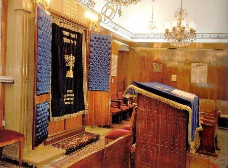 Interior view, Kal Kadoş Çorapçı Han Synagogue